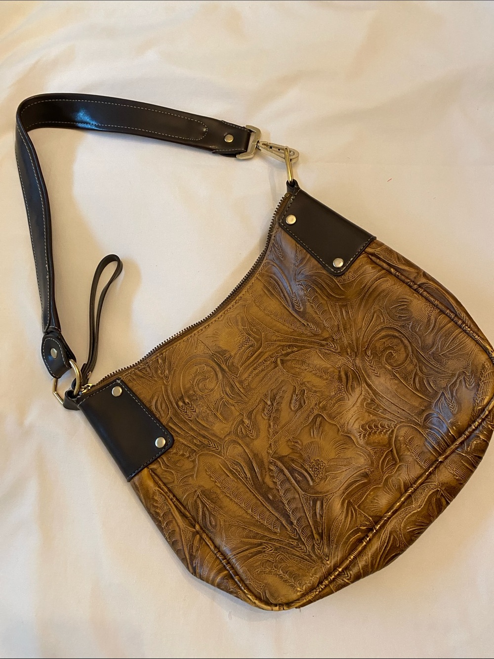 Vintage Nine West Tooled faux Leather Shoulder Bag with dark brown Accents
